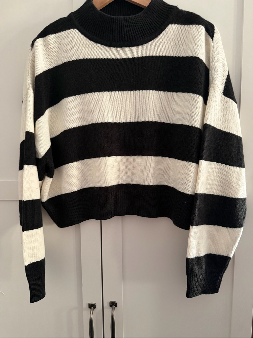 H&M Black and White Wide Stripe Crewneck Crop Sweater - Women’s Medium